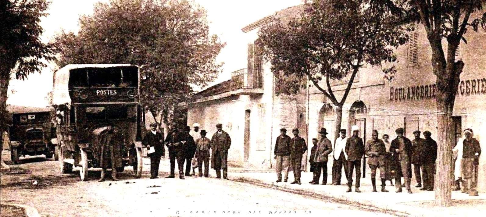 2133- Ain-Smara - Autobus de la Poste2 - 1923.jpg